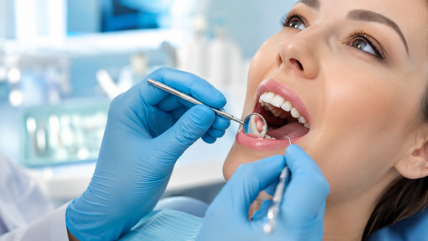 Imagem educativa sobre periodontia, gengivite e periodontite